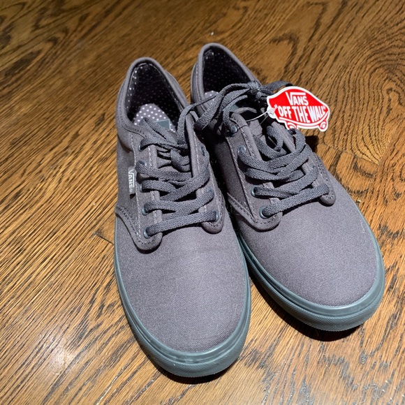 Vans Shoes - New Vans Classic Canvas Lace-up Casual Sneakers Vans Shoes - New Vans Classic Canvas Lace-up Casual Sneakers